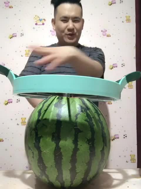 吃瓜卡在鼻子里,趣味事件引发网友热议
